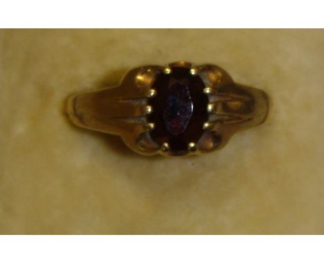 9 ct gold ring set with garnet