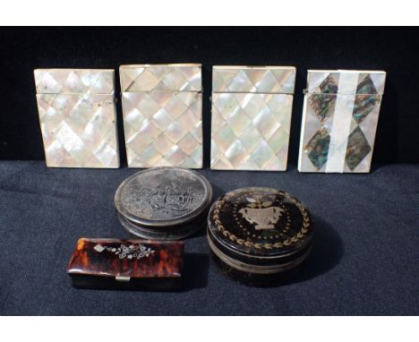 AN EARLY 19th CENTURY PRESSED HORN BOX embossed with a hunting scene, another circular box with pique decoration, a snuff box