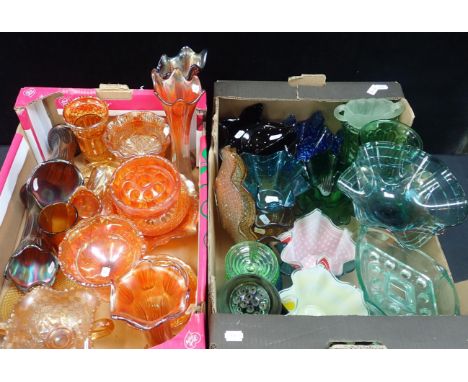 A COLLECTION OF ITALIAN HANDKERCHIEF GLASS BOWLS with a collection of other glassware including Vaseline glass ware