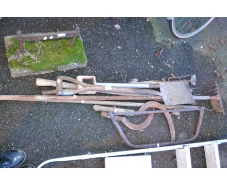 Quantity of garden tools