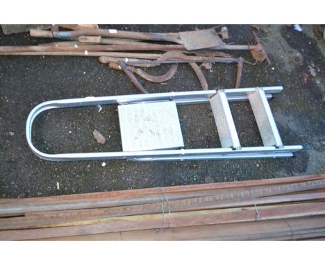 Folding step ladder