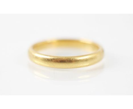 A 22ct yellow gold wedding band, stamped 'WC&amp;S' Birmingham 1937, ring size O, 4.4gms 