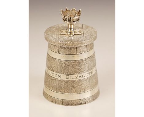 A silver Queen Elizabeth pepper mill or grinder, Garrard & Co Ltd, London 1987, in the form of a coopered barrel surmounted w