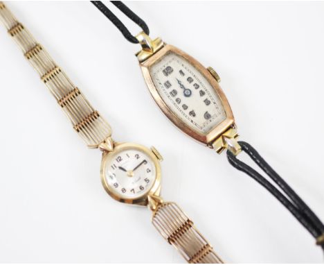 A ladies 9ct yellow gold Rotary wristwatch, the circular white dial with iridescent decoration with Arabic numerals, 1.7cm wi