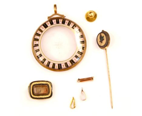 A selection of jewellery, to include a yellow metal and painted circular pendant/locket, the glazed locket with gilt, pink an