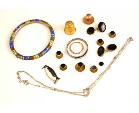 A selection of jewellery, including a part set of ‘onyx’ coloured dress studs and cufflinks, the oval ‘onyx’ cufflinks and dr