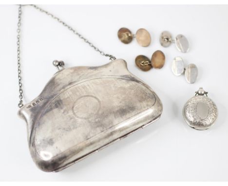 A George V silver coin purse, G Norman, Birmingham 1917, with engine turned detail and central circular vacant cartouche, wit