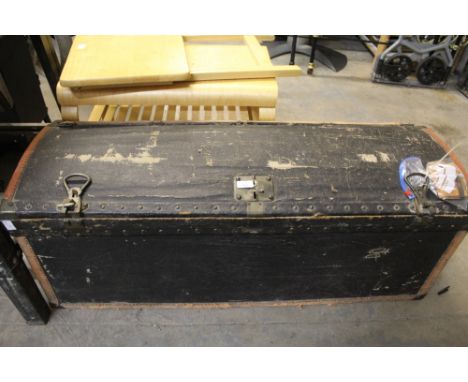 Vintage 'MOYANT PARIS' car travel trunk for restoration