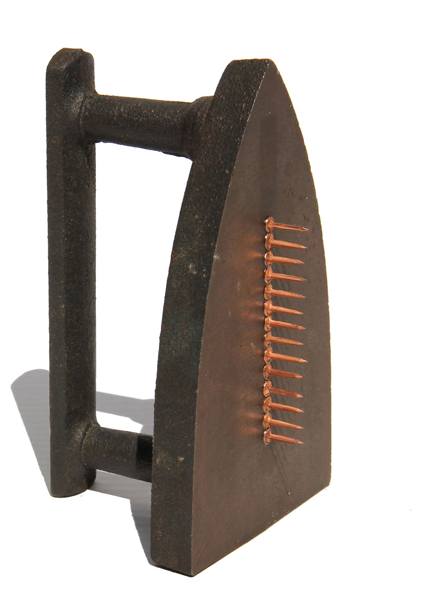 MAN RAY Cadeau 1921 ferro iron cm. 16.3 x 10 x 8.5 Edizione di 5000 esemplari Titolo, firma, nu