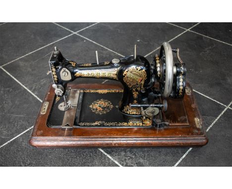 Vintage Jones Manual Sewing Machine with Hans Wheel no 1285856. Complete with wooden box, carry handle and lock with key.