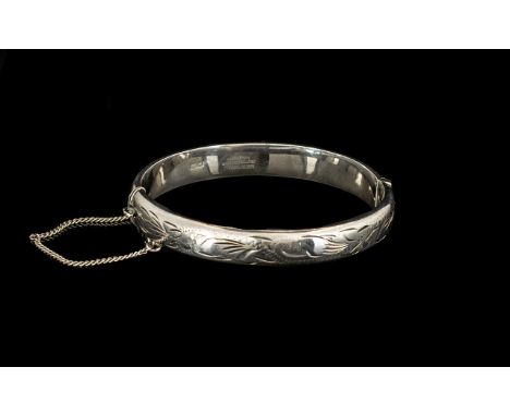 Silver Bangle, Fully Hallmarked.  Hallmarked for silver, with safety chain.  Lovely quality and condition.  Please see images