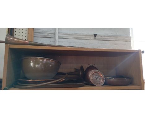 Two copper hunting horns, other wares and three inlaid dishes 