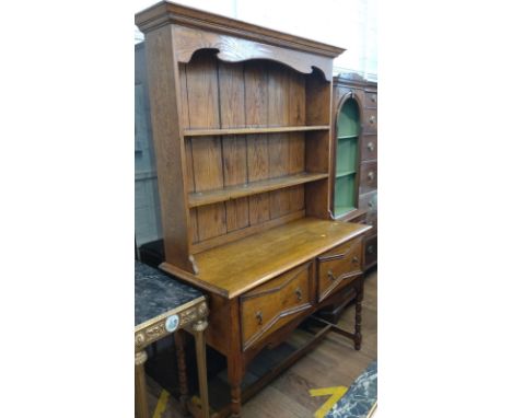 A Vintage Oak dresser. early 20th century. 194cm x 122cm x 50cm 