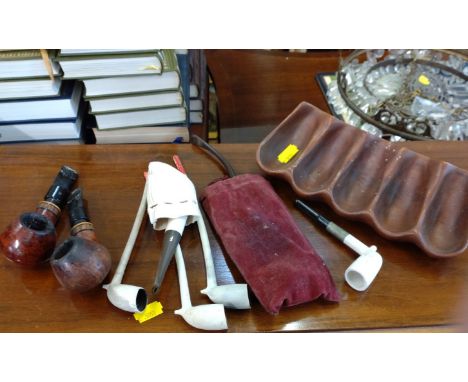 Assortment of clay pipes and pipe stand 