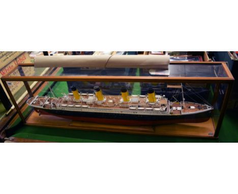 RMS Titanic, Hachette scale model in wood and glass display case with all 100 issues of 'The Storey, The Mystery' magazine an