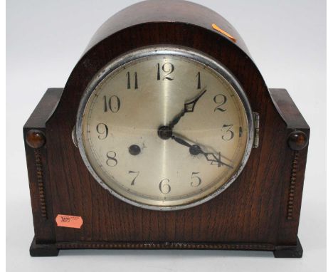 An early 20th century oak cased 8-day mantel clock, the silvered dial showing Arabic numerals, height 23cm