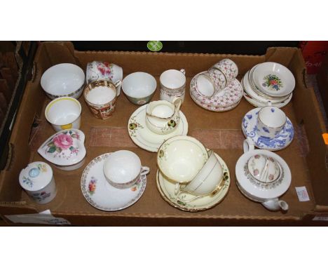A collection of various porcelain teawares, to include a Derby teacup, Royal Worcester coffee can and saucer etc 