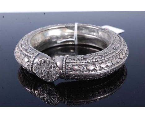 An African white metal 'slave' bangle, 149g, dia.11cm
