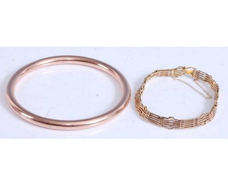 A yellow metal five-bar gatelink bracelet, having box clasp, figure of eight catch and safety chain, length 215mm, width 6mm,