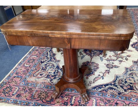 A Victorian mahogany folding card table in flamed veneers, 91cm diameter (91 x 45cm closed), 76cm high