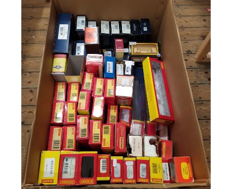 A large quantity of empty packaging boxes for Hornby, Bachmann etc for carriages