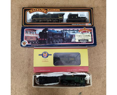 Four 00 gauge engines including a Bachmann Sir Martin Frobisher, a Mainline No.37-056, an Oxford Rail example (all boxed) tog