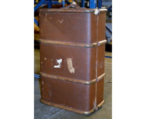 VINTAGE TRAVEL TRUNK     