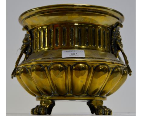 8¼" DIAMETER BRASS PLANTER & LINER WITH DOUBLE LION MASK MOUNT HANDLES ON QUADRUPLE PAW FEET     