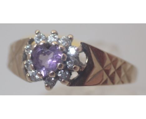 9ct gold heart shaped amethyst ring, size M