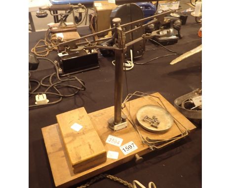 London made Edwardian apothecary scales with measuring weights, boxed