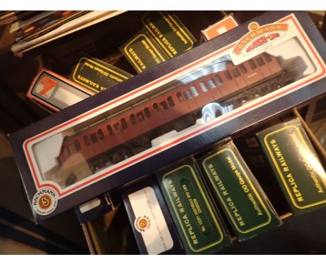Fifteen boxed carriages by Lima, Bachmann and Relica Railways