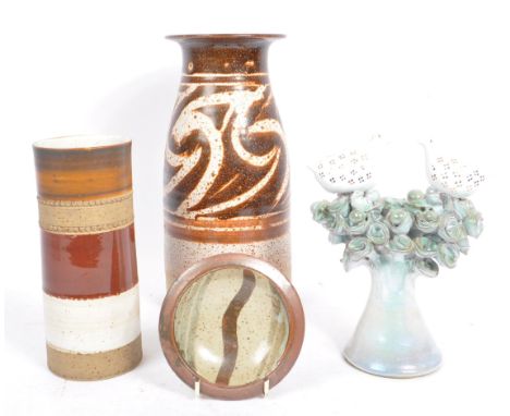 David Leach / Denby - A collection of 20th Century studio pottery art ceramic stoneware items to include David Leach pottery 