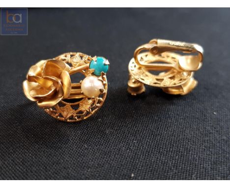 PAIR OF VINTAGE PEARL AND TURQUOISE CLIP ON EARRINGS 