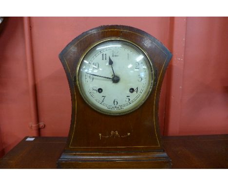 An Edward VII British Newhaven mahogany mantel clock