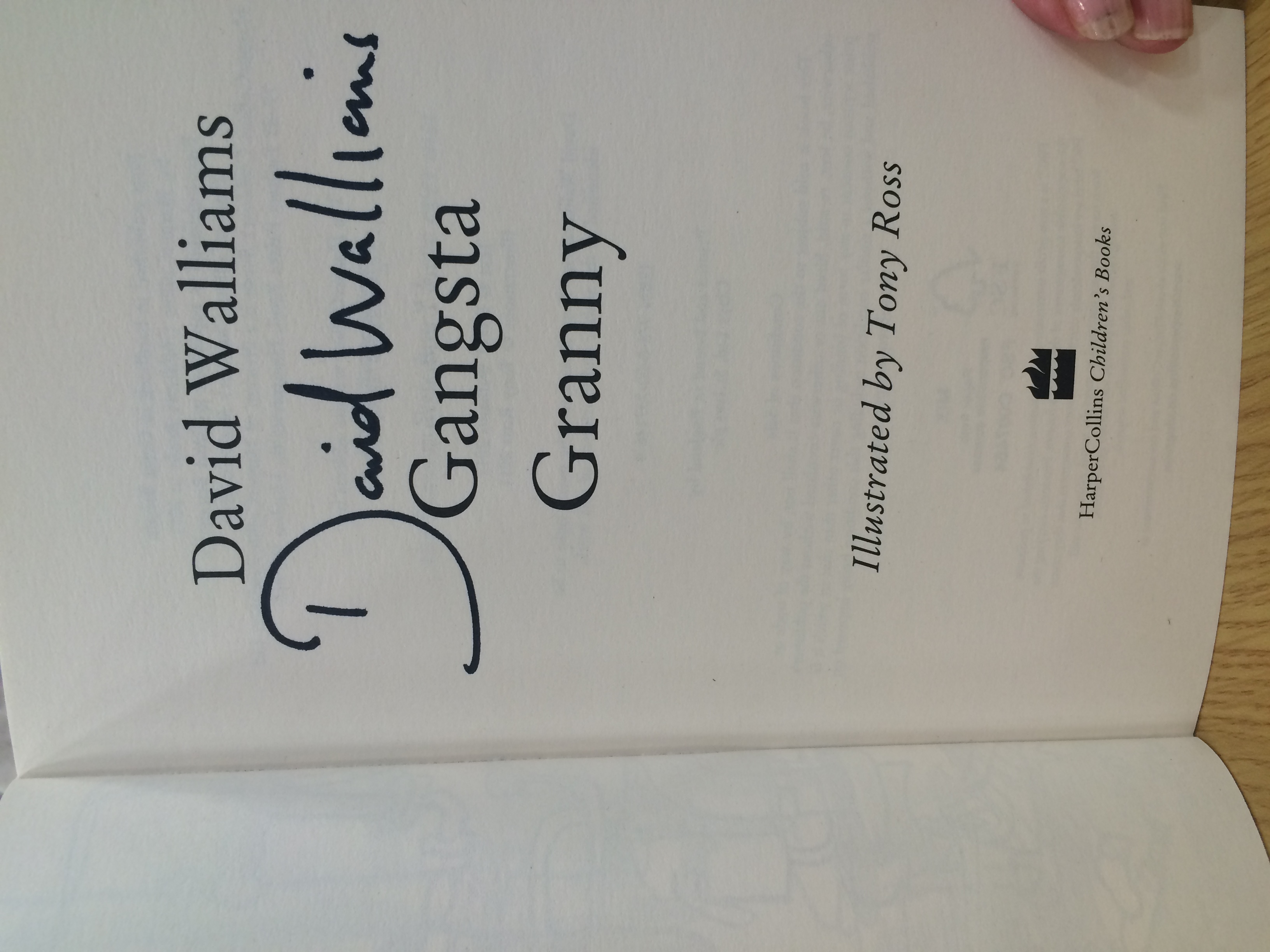 david-walliams-has-again-generously-donated-a-collection-of-books