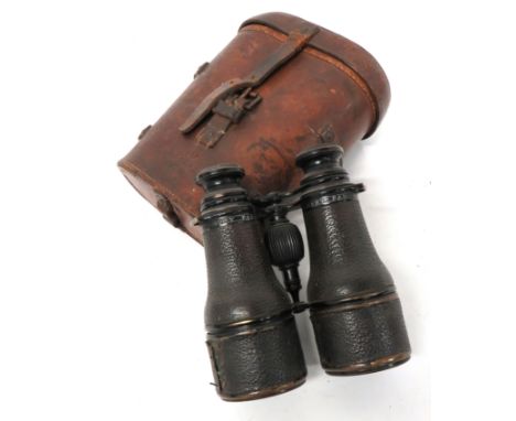 1916 Dated WW1 Pair of Field Binocularsblackened frames with leather covered body.  Extendable lenses with broad arrow mark a