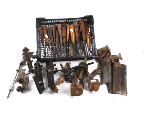 Quantity of assorted vintage carpenter's wood working tools. Including chisels, marker gauges and saws, etc. 