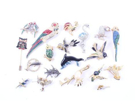 A collection of approximately 18 costume jewellery 'birds' brooches and jewellery. Including; parrots, cockerel, toucan, stor