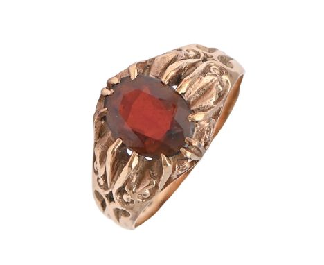 A garnet ring in 9ct gold, Birmingham 1969, 3.4g, size K  Good condition