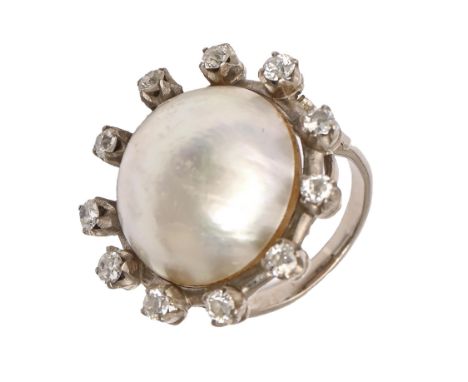 A diamond and mabe pearl veneered ring, in white gold, 11.7g, size M  Good condition