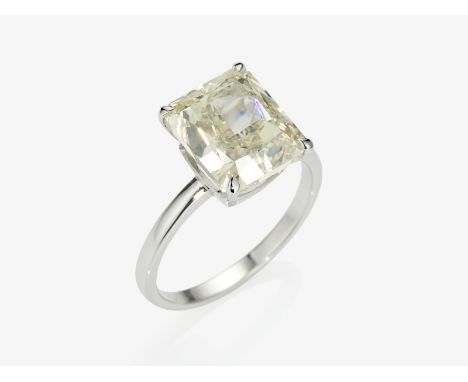Exquisiter Solitärring mit einem Diamanten im RadiantschliffParis, 2021 GALERIES DU DIAMANT Weißgold 750/-, gestempelt. 1 Dia