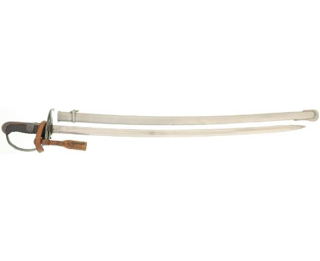  KL 820mm, TL 970mm, volle Klinge mit beidseitigem Hohlschliff, runder Rücken, Karpfenzungenspitze. Klinge mit eidgen. Abnahm