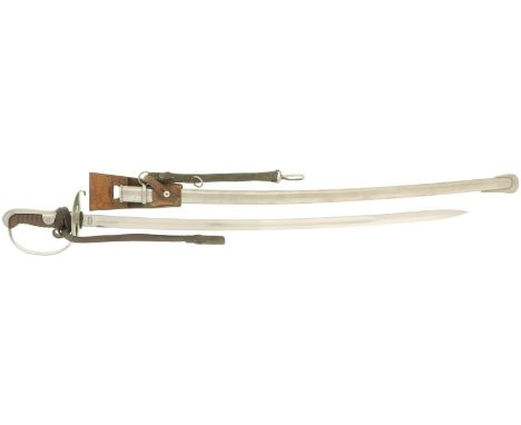  KL 820mm, TL 970mm, volle Klinge mit beidseitigem Hohlschliff, runder Rücken, Karpfenzungenspitze. Klinge mit eidgen. Abnahm
