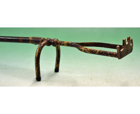 Vintage brass snooker spider rest the brass head screwed to the piece of wood^ some elbow grease required otherwise in G cond