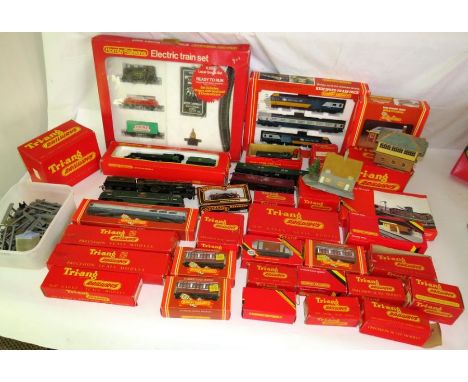 A large collection of Hornby and Triang 00 scale trains, carriages, sheds etc and rail track.to include a boxed Hornby electr