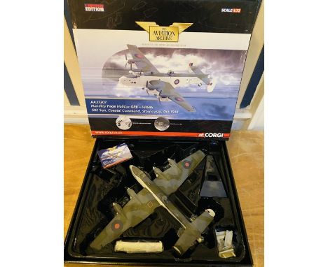 Corgi Aviation 1:72 Scale AA37207 Handley Page Halifax - Boxed - Model has been previously displayed, contents unchecked.