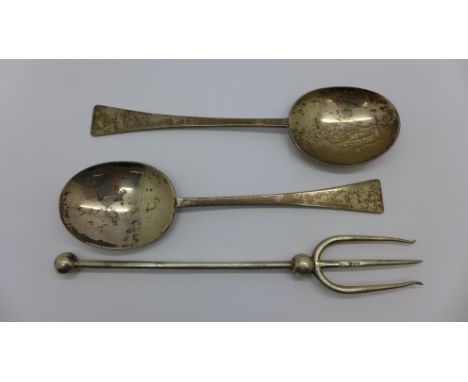 A pair of silver spoons and a silver fork, 148g