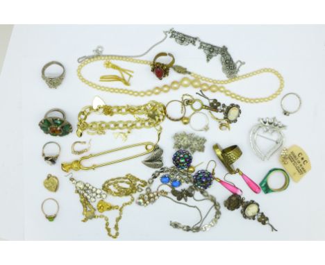 Vintage jewellery, etc.