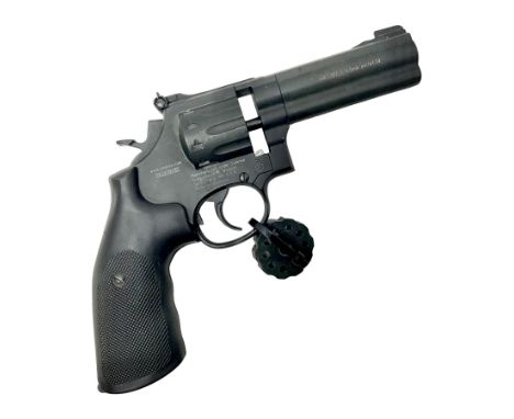 Umarex Smith and Wesson model 586-4 .177 air pistol serial no.S074938959 with circular 10-shot magazine L29cm  NB: AGE RESTRI