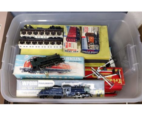 A Marklin Deutsche Bundesbahn '00' gauge Diesellokomotive, boxed, Wrenn Railways W2222 G W R Devizes Castle 4-6-0, boxed, Gra